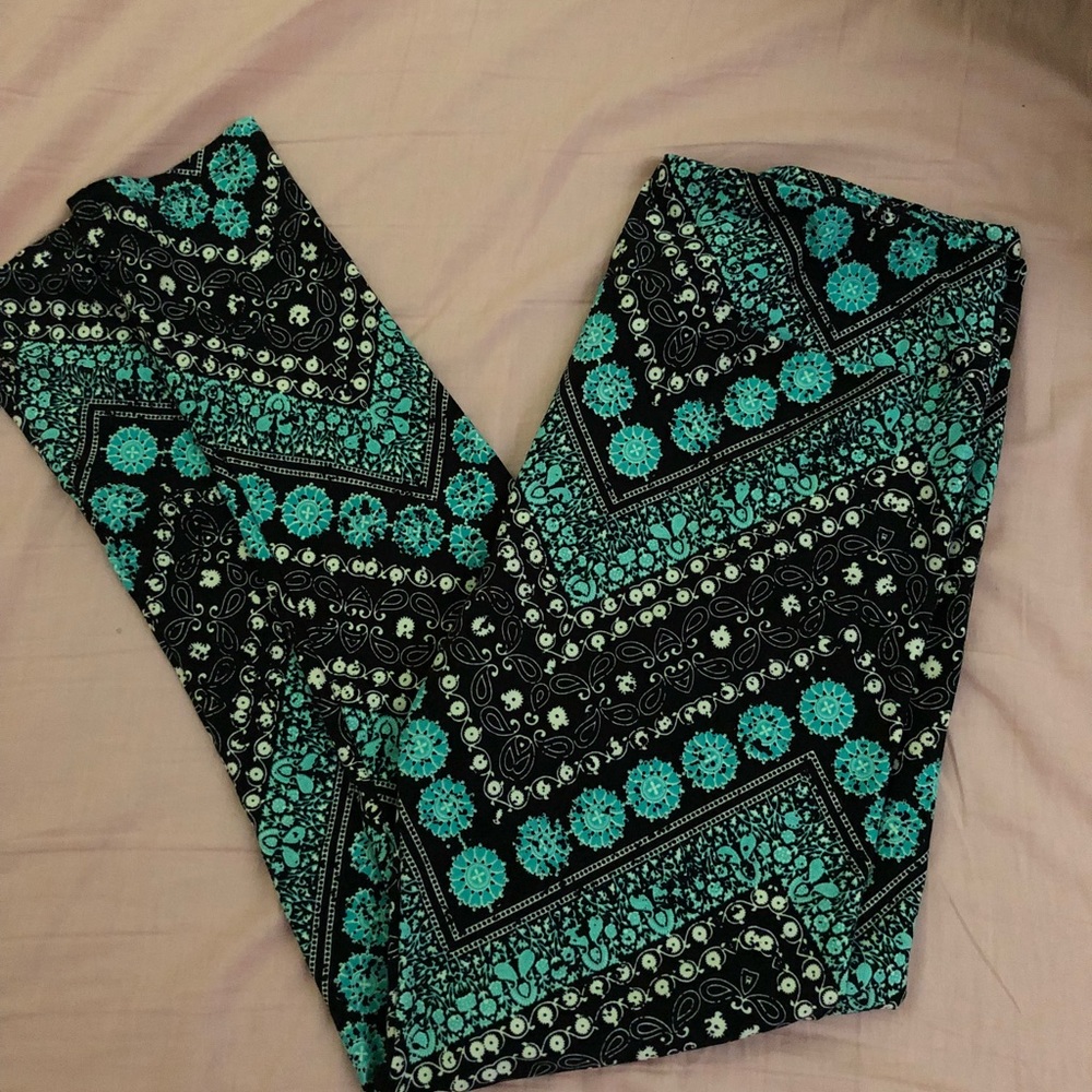 Lularoe woman’s leggings